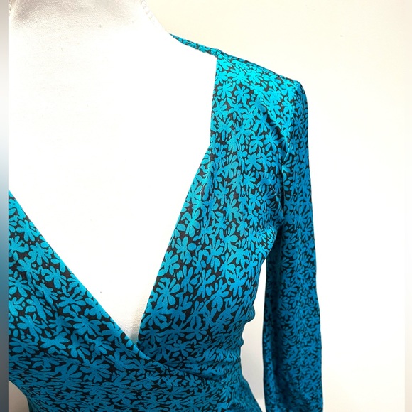 DVF Blue Floral Silk Wrap Dress Size 0 - Picture 5 of 13
